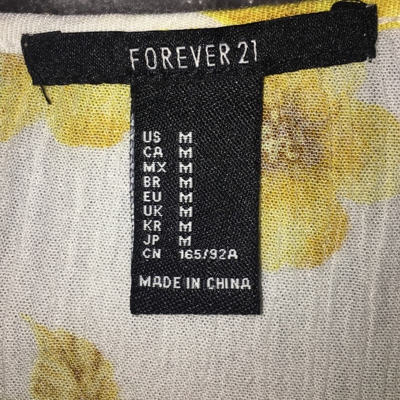 SOLD 💕 Flowy Open Shoulder Crop Top - Picture 8 of 8